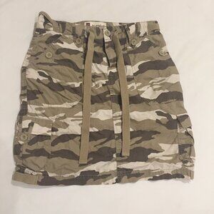 Gap camo print cargo skirt size 2 woman's with drawstrings
